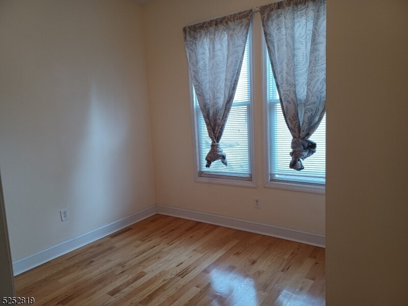 Foto del edificio - 182 Littleton Ave