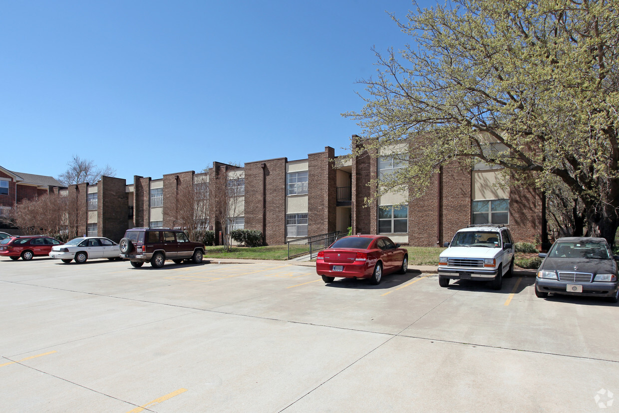 Primary Photo - College View Apartments