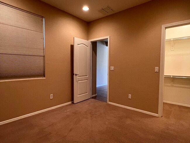 Building Photo - 6631 S Classic Way