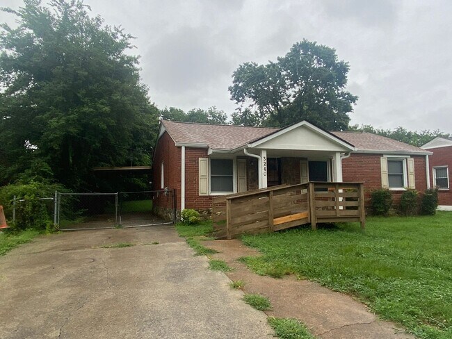Building Photo - Renovated 4 Bedroom / 2 Bathroom / Fenced ...