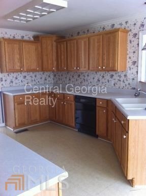 Building Photo - 3 bedroom with bonus on 5 acres