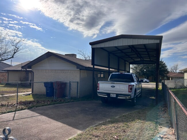 Building Photo - 902 Walnut St