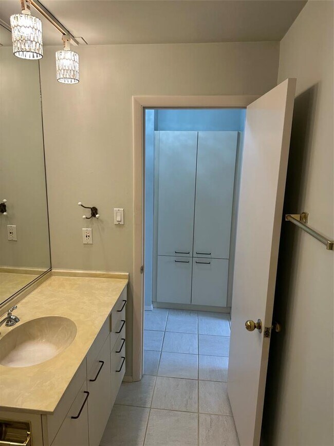 Foto del edificio - 40 N Interstate Hwy 35