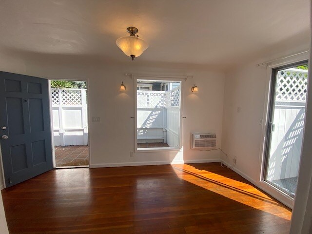 Building Photo - 932 Pier Ave