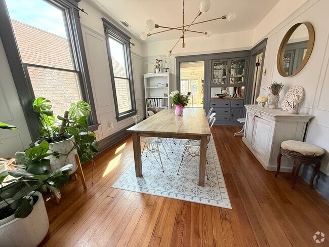 Building Photo - 3518 N Damen Ave