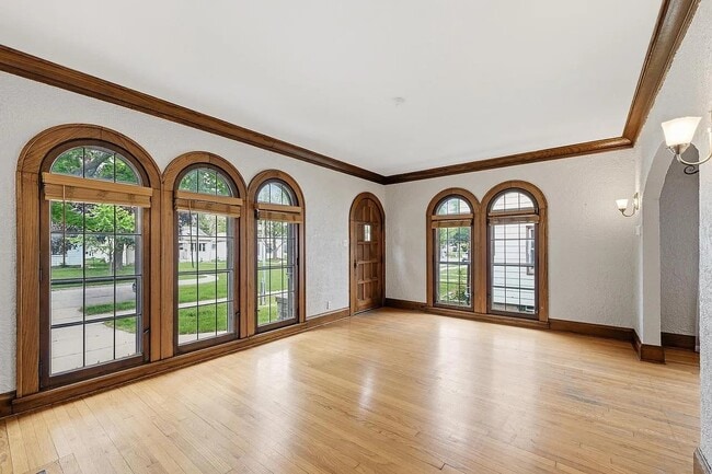 Building Photo - 3307 S Springfield Ave