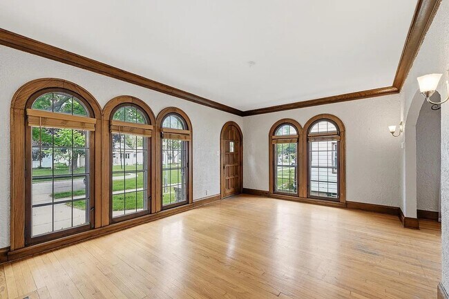 Foto del edificio - 3307 S Springfield Ave