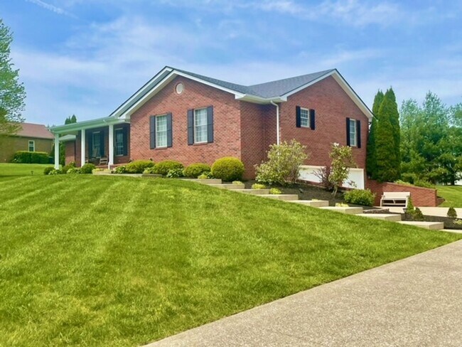 Foto del edificio - 806 Foxfire Rd