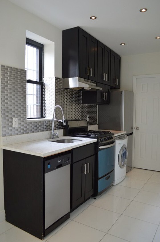 Primary Photo - 109 W 105th St