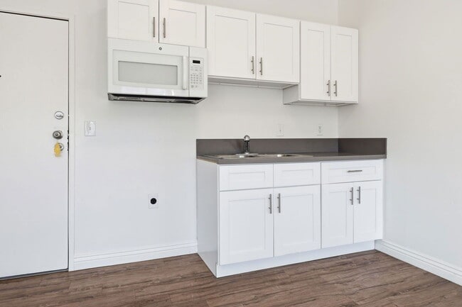 Photo - 600 S Alvarado St Apartment