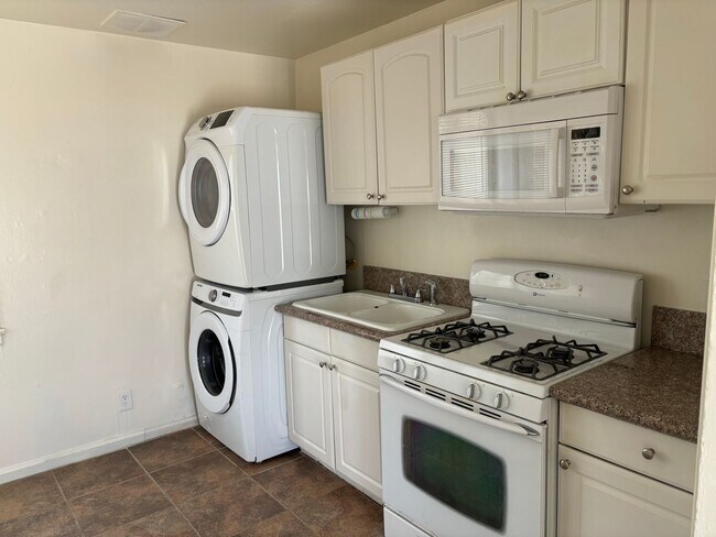 Building Photo - 6686 Yucca Ave
