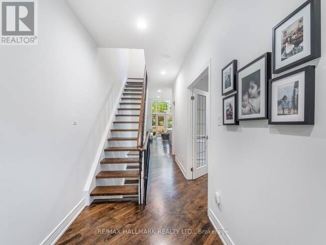 Photo du bâtiment - 74 Macpherson Ave