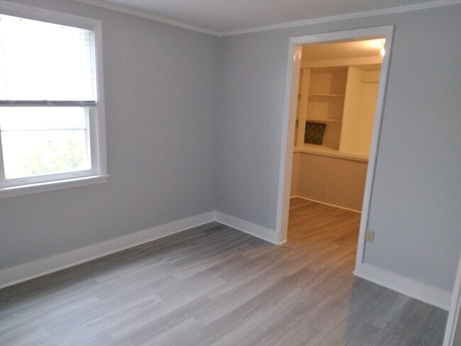 Foto del edificio - Walk to the Beach, 2 Bedroom, 1 Bath, Unfurnished Condo, Utilities Included!