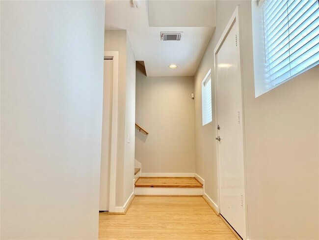 Foto del edificio - 910 Andrews St