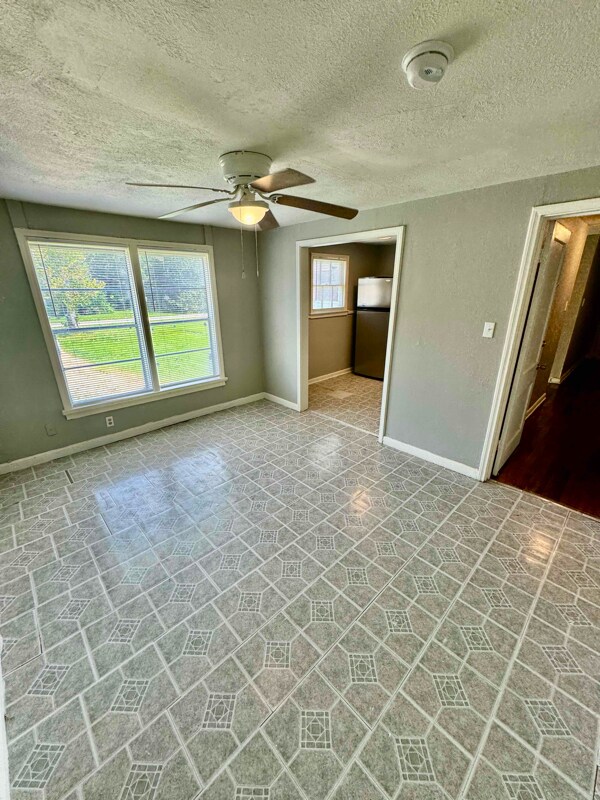 Foto del edificio - 4265 Woodlawn St