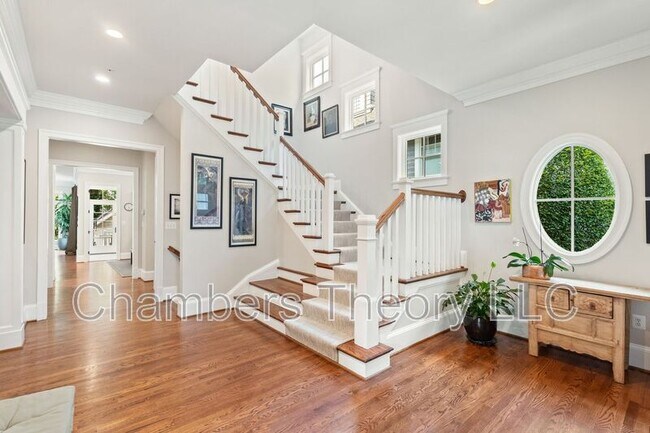Foto del edificio - 4421 Lowell St NW