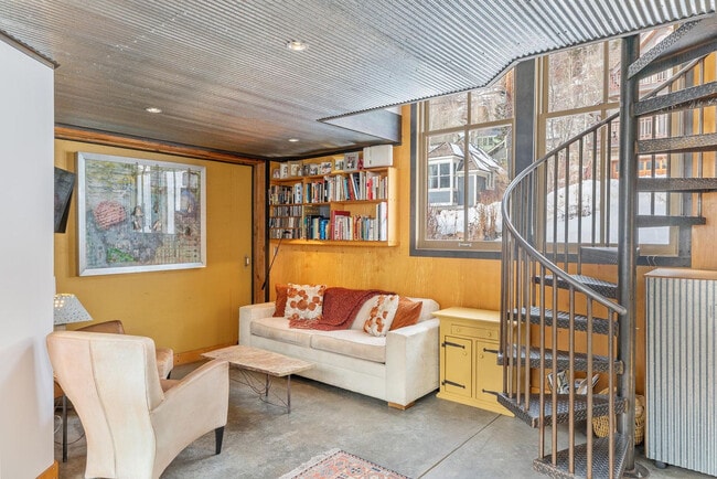 Building Photo - 216 E Galena Ave