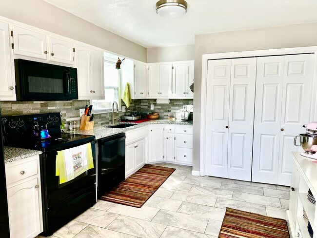 Upgraded kitchen with granite tops, sink, tiled floor and more - 12014 Slater St