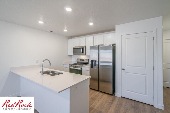 Building Photo - NEW 3 Bedroom 2 Bathroom Townhome in Long ...