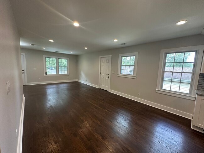 Foto del edificio - 569 Woods Dr NW