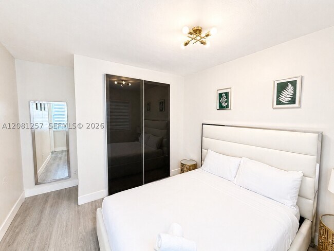 Foto del edificio - 10000 E Bay Harbor Dr