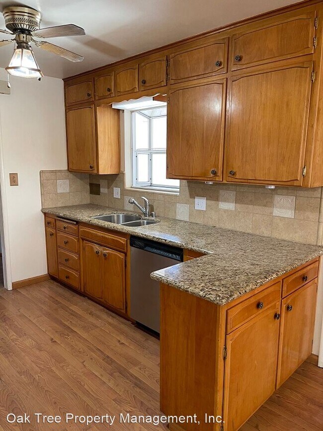 Building Photo - 4 br, 2 bath House - 1381 E. Ellery Avenue