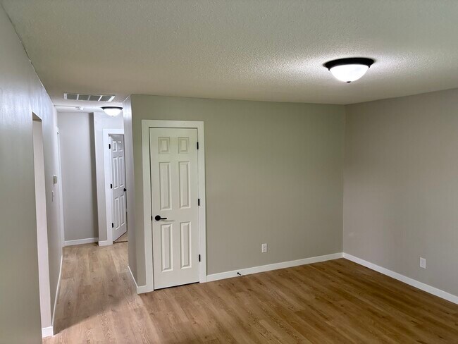 Foto del edificio - 5831 E County Rd 150 N