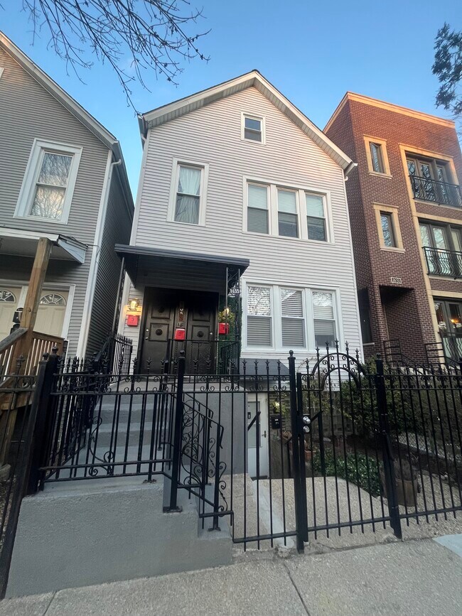 Foto del edificio - 1655 N Artesian Ave