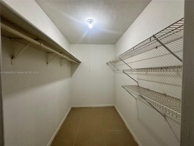 Foto del edificio - 4301 NW 19th St