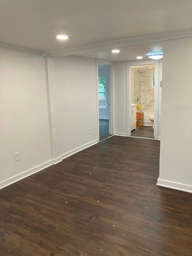 Foto del edificio - 407 Sawyer Rd