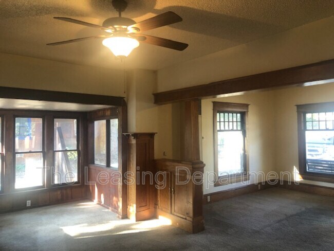 Building Photo - 448 Helman St