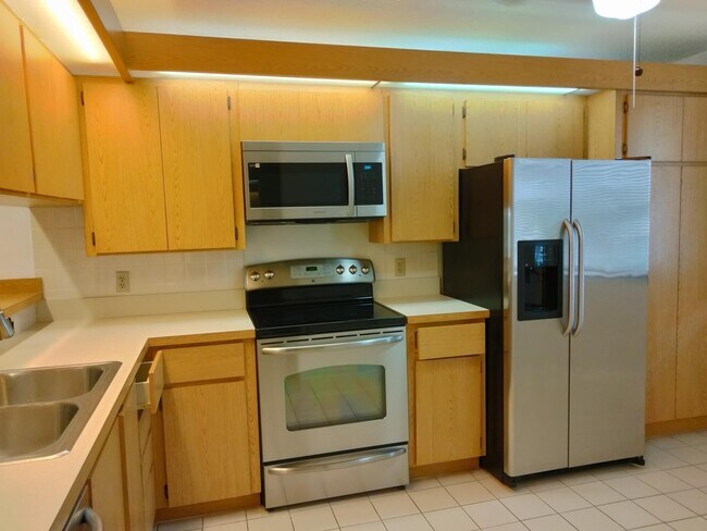 Foto del edificio - 2421 Village Blvd