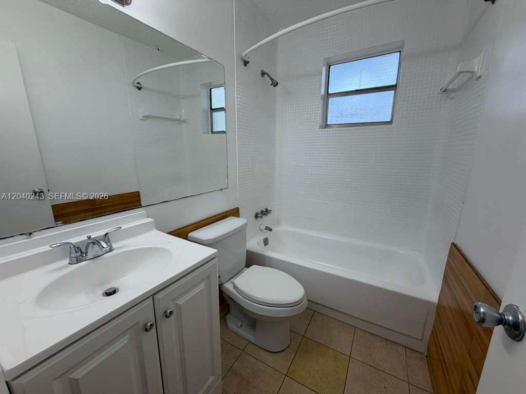 Foto del edificio - 1330 NE 127th St