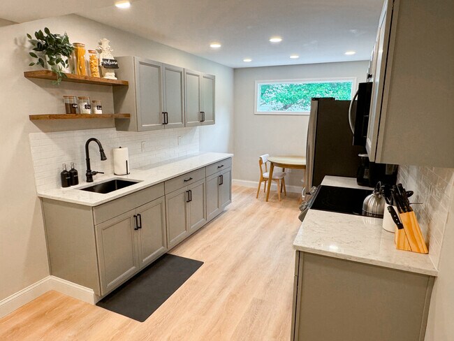 Foto del edificio - 4056 Lenox Park Dr