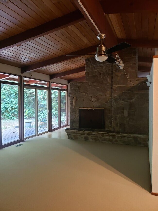 Foto del edificio - Unique Two Story Home in the Lincoln Area - Available Now!