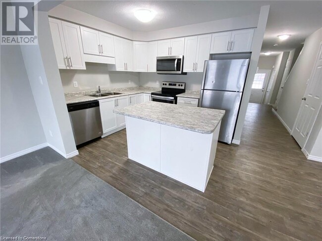 Building Photo - 50 Pinnacle Dr