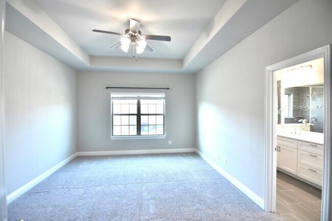 Building Photo - 3056 Galveston St