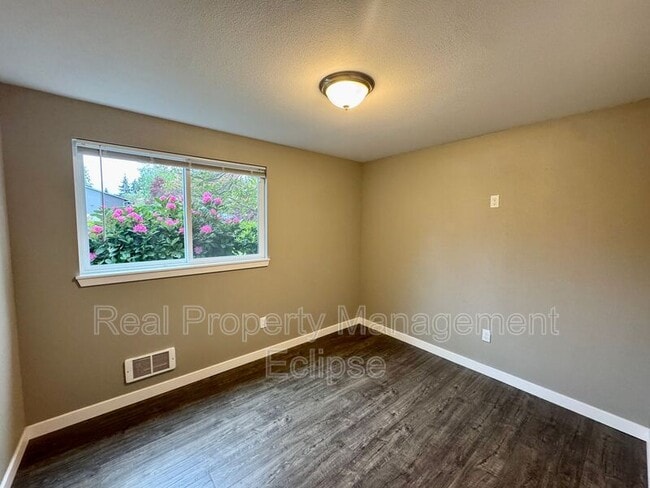 Foto del edificio - 921 130th St SW