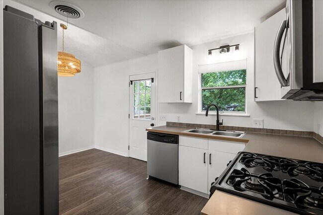 Foto del edificio - 1717 Bluebonnet Ln