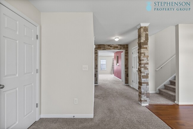 Foto del edificio - Freshly Remodeled 5 Bedroom with Primary B...