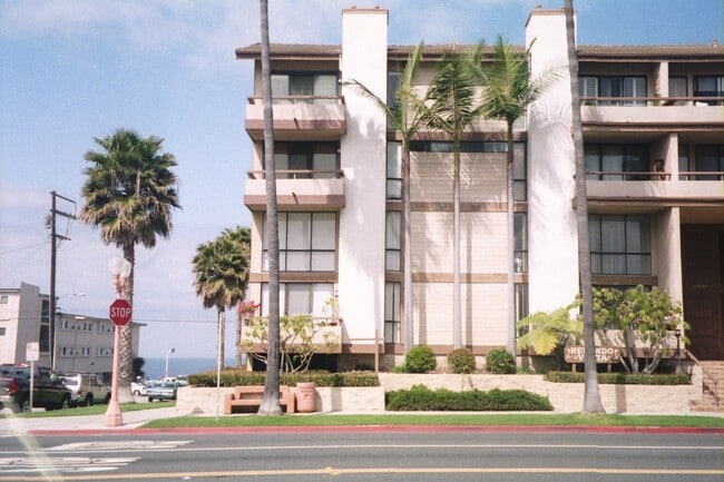 Building Photo - 1007 S Catalina Ave