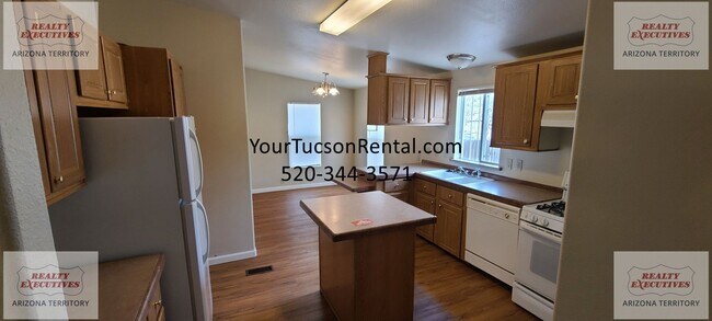 Foto del edificio - Irvington & Park - 4/2 baths with AC