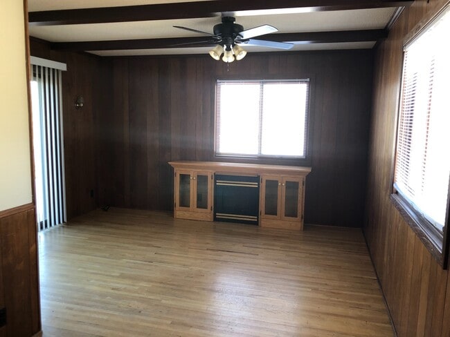 Building Photo - Three Bedroom Home in Quiet NE Rochester M...
