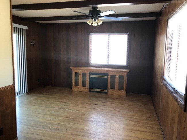 Foto del edificio - Three Bedroom Home in Quiet NE Rochester M...