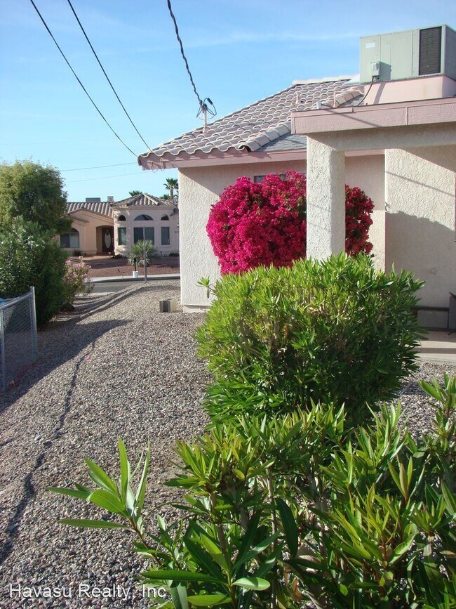 Foto del edificio - 3 br, 2 bath House - 2174 Smoketree Avenue N.
