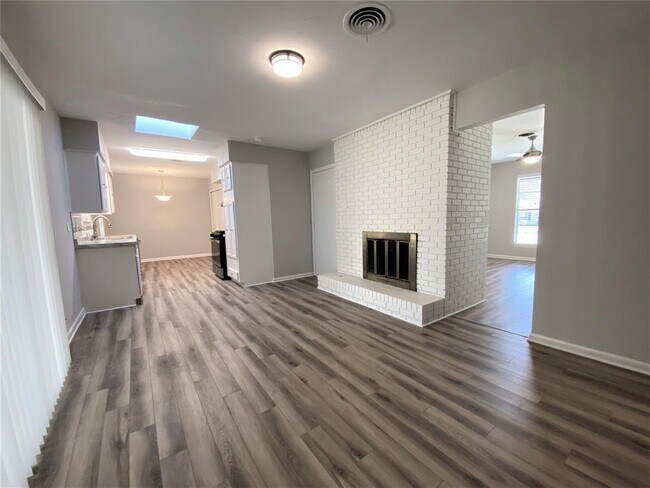 Building Photo - 510 Melrose Dr