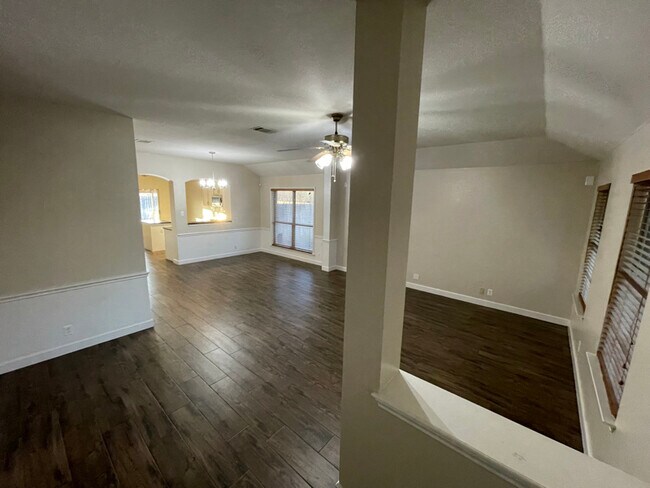 Building Photo - 320 Patton Ln