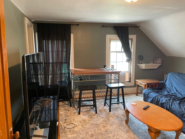 Building Photo - 72 Aubin St