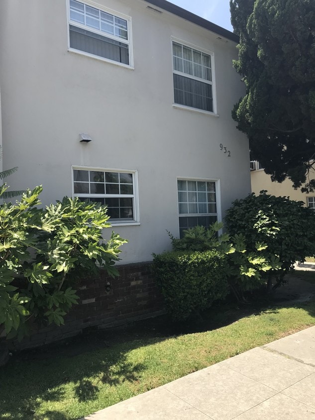 Primary Photo - 932 W Glenoaks Blvd