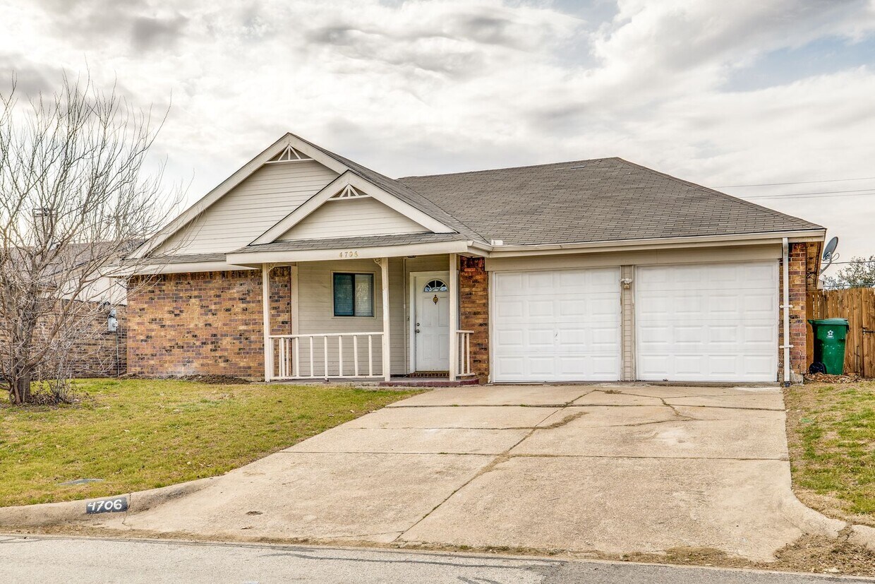 Primary Photo - Updated 3BD with Granite Counters